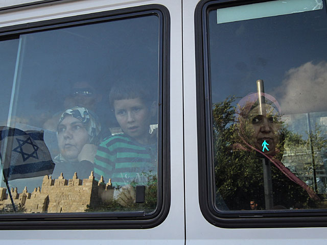 В Гуш-Эционе "камнеметатели" по ошибке атаковали автобус с арабскими пассажирами