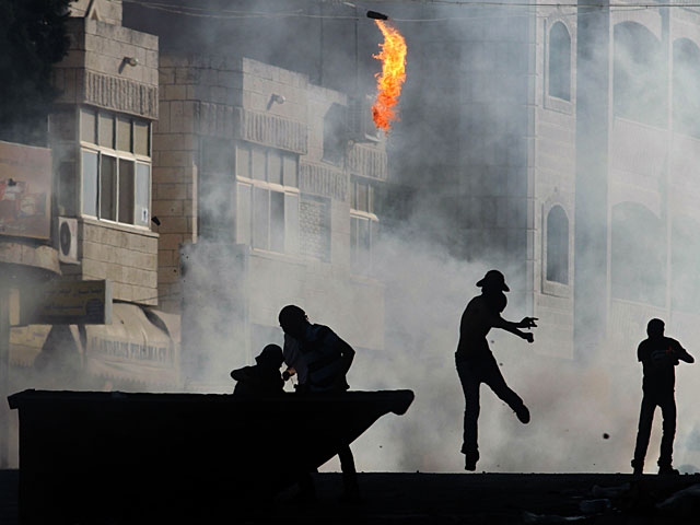Иерусалим: палестинцы швыряли бутылки с зажигательной смесью в жилой дом