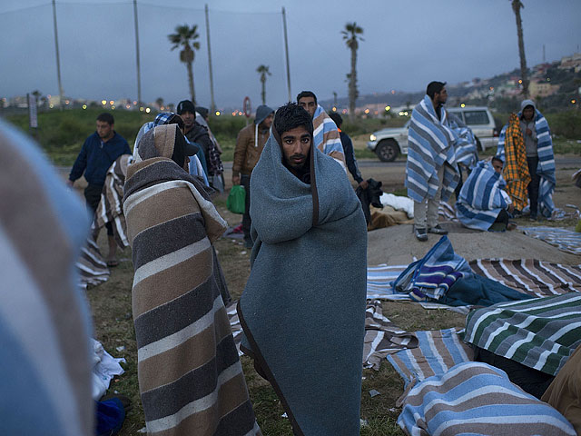 Корабль с мигрантами, брошенный экипажем, был спасен у берегов Италии  