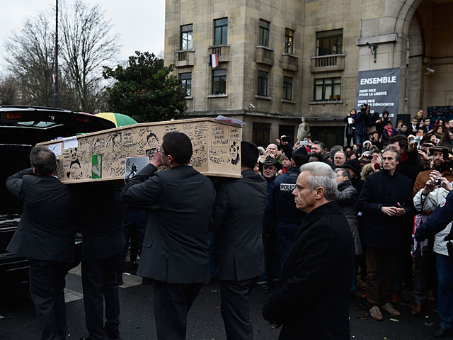 Похороны жертв теракта Charlie Hebdo: "Тинью" похоронен на кладбище Пер-Лашез  
