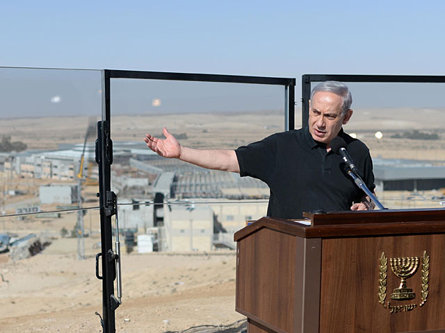 Премьер-министр Биньямин Нетаниягу посетил 10 декабря учебный военный городок "Ир а- БААДИМ" в Негеве