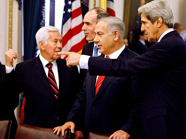 Биньямин Нетаниягу и Джон Керри  в Вашингтоне. Май 2009 года