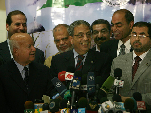 Закария Аль-Ага (первый слева)