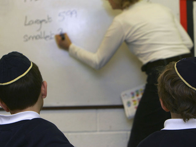 Учитель из Брюсселя хочет "погрузить евреев в товарные вагоны"  