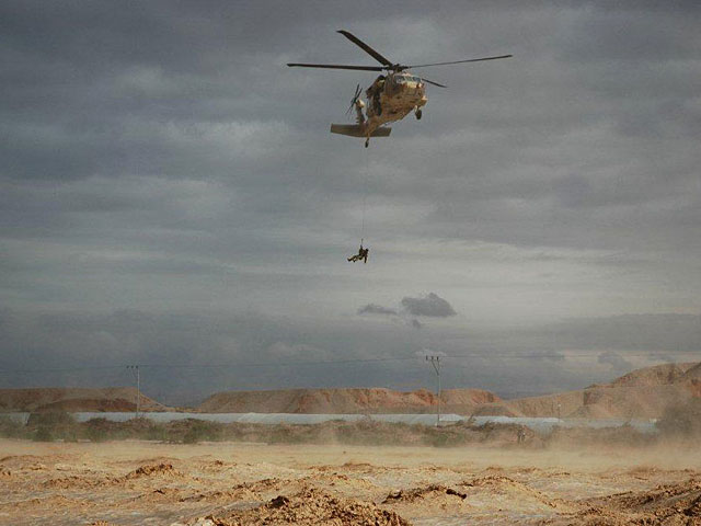 Школьницы, потерявшиеся в пустыне во время пыльной бури, эвакуированы на вертолете ЦАХАЛа  