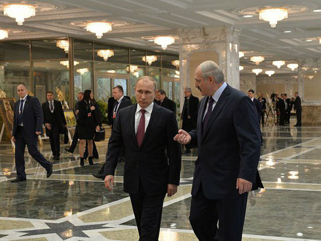 Владимир Путин и Александр Лукашенко на переговорах в Минске