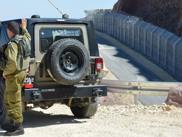 Израильская армия укрепляет египетскую границу на случай нападения террористов