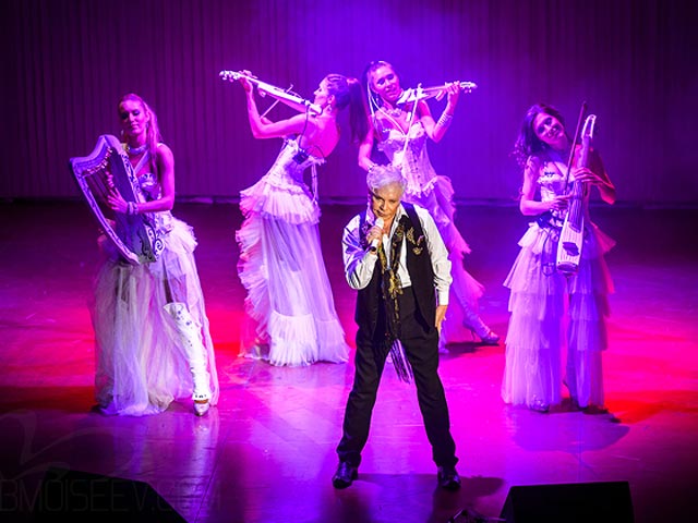 Борис Моисеев и его грандиозное шоу "YOUбилей", которое израильтяне увидят в марте, номинированы на премию "ZD AWARDS 2014" в разделе "Событие года"
