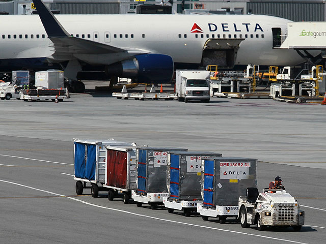 Два американских самолета посадили в Атланте после сообщения о бомбах на борту  
