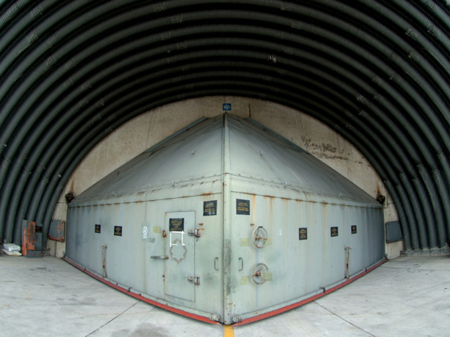 Военный ангар, защищенный от радиации (иллюстрация, фотография не была сделана на объекте "Лавизан-3")