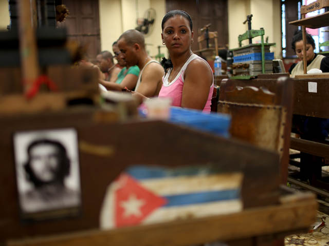 На сигарной фабрике