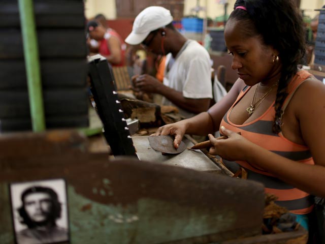 На сигарной фабрике