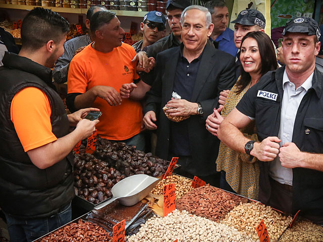 Биньямин Нетаниягу на иерусалимском рынке "Махане Иегуда". 9 марта 2015 года