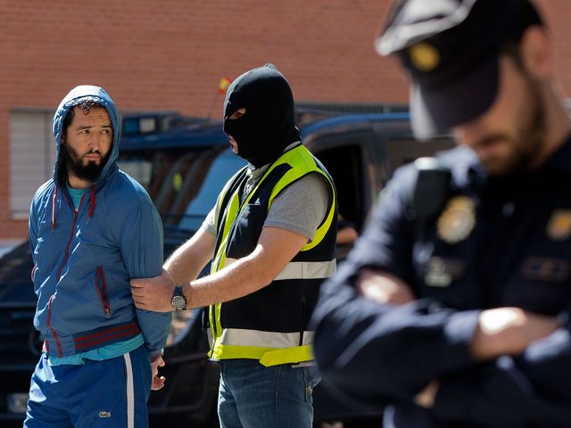 Арест подозреваемого в связях с исламистами. Мадрид, 16 июня 2014 года