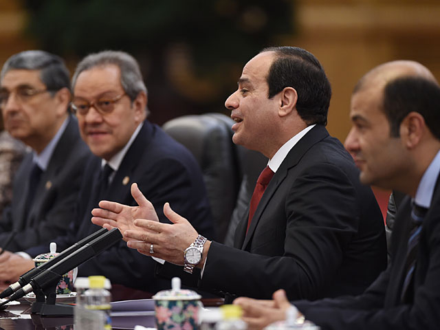 Президент Египта отправил в отставку восемь министров  