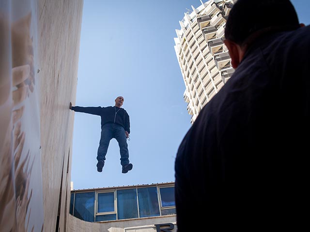 Хези Даян у Дизенгофф-центра в Тель-Авиве, 22 марта 2015 года