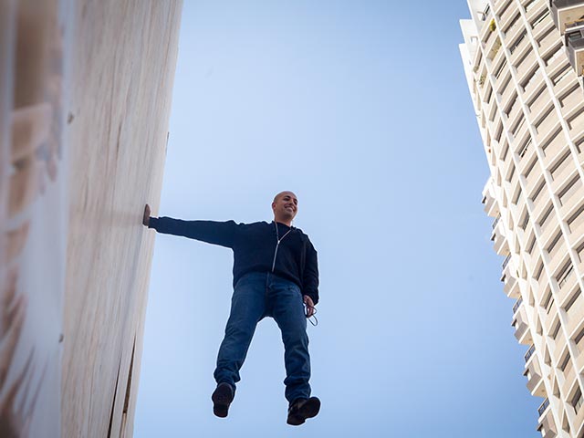 Хези Даян у Дизенгофф-центра в Тель-Авиве, 22 марта 2015 года