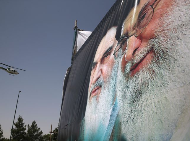 Иранские СМИ косвенно опровергли информацию о болезни Хаменеи