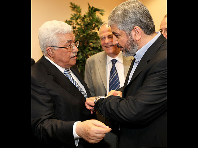 Председатель ПНА Махмуд Аббас и глава политбюро ХАМАС Халид Машаль 