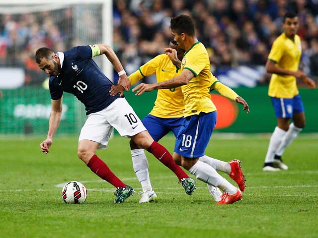 В Париже французы проиграли сборной Бразилии