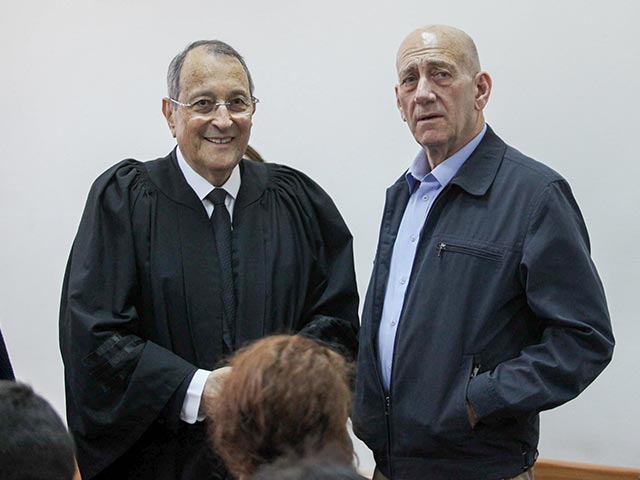 Эхуд Ольмерт и Эли Зоар в суде. Иерусалим, 30 марта 2015 года 