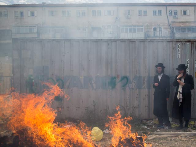 Сжигание квасного в религиозном квартале Иерусалима