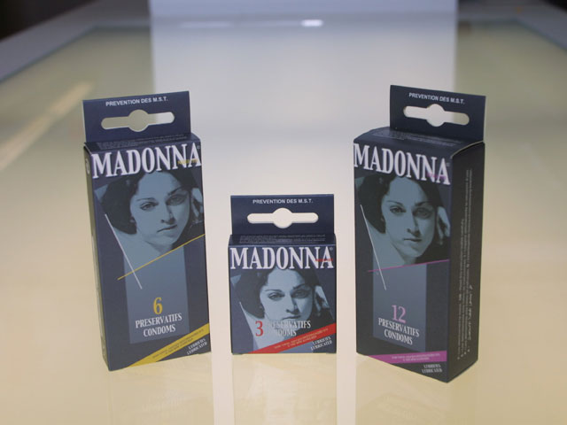Презервативы с портретом Мадонны, сделанным фотографом Мартином Шрейбером