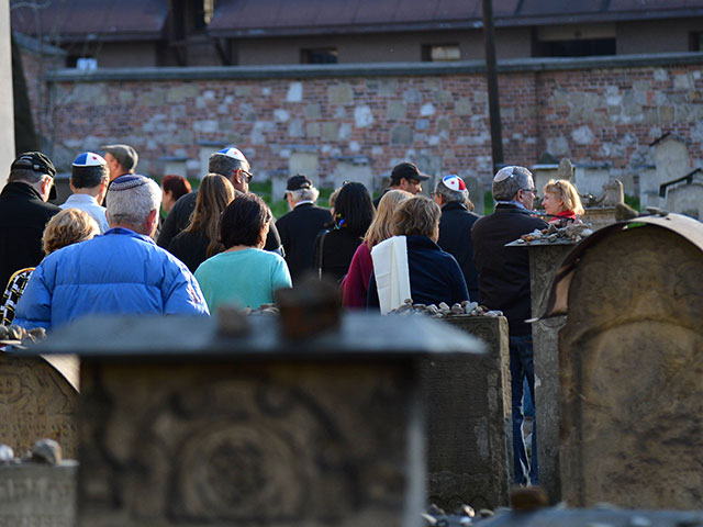 Кладбище в Кракове. 15 апреля 2015 года