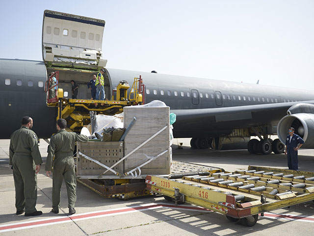 Отправка самолета в Непал. 27 апреля 2015 года