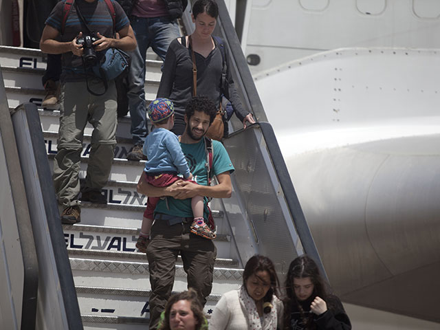 Израильтяне возвращаются домой из Непала после землетрясения