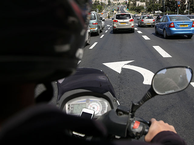 В Хайфе полиция разыскивает мотоциклиста, сбившего пешехода  