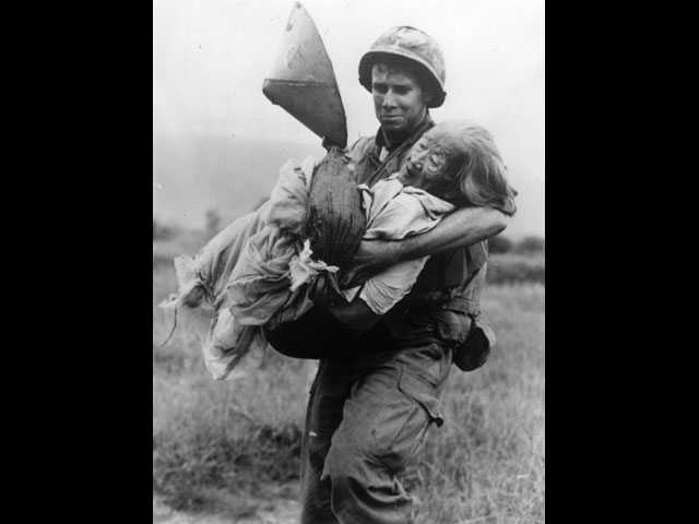 Американский солдат и вьетнамская женщина. 1970 год