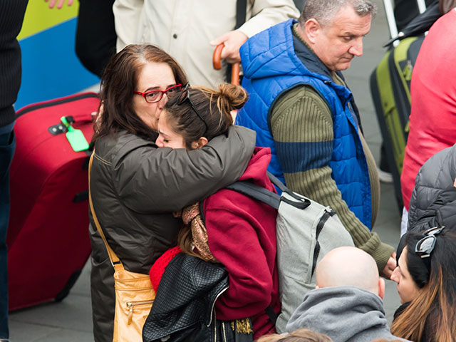 Туристы, вернувшиеся из Туниса после нападения исламистов на Национальный музей Бардо. Барселона, 20 марта 2015 года