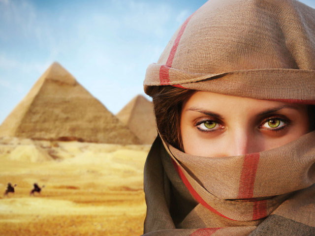 Американская порноактриса устроила "голую фотосессию" на фоне пирамид Гизы  