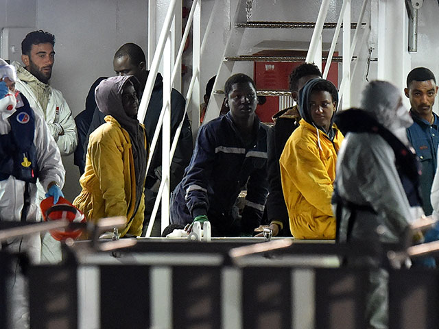 У берегов Италии спасены более 3.400 незаконных мигрантов   