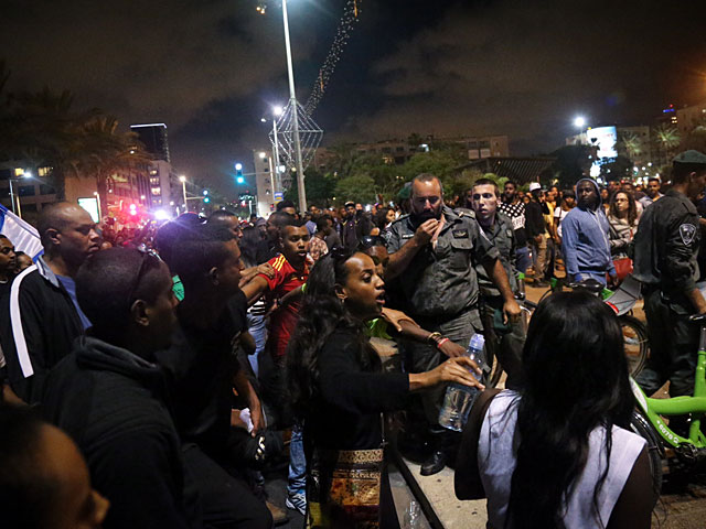 Демонстрация выходцев из Эфиопии, проходящая в центре Тель-Авива, переросла в массовые беспорядки