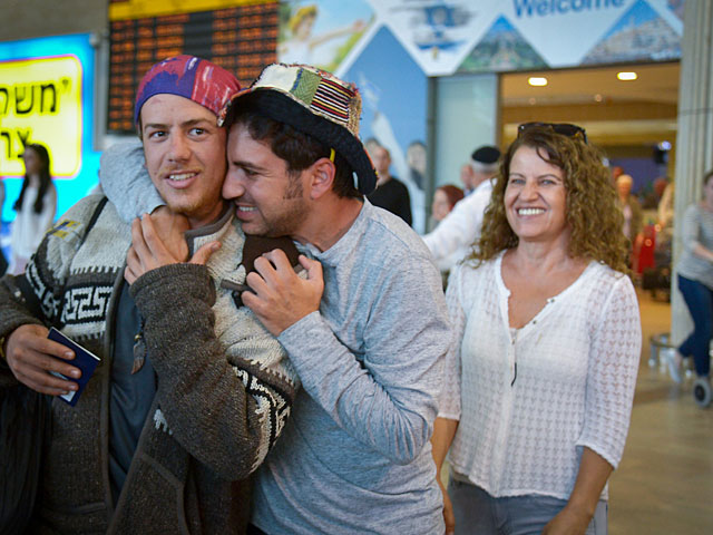 Вернулись домой последние израильские туристы, переживших в Непале землетрясение