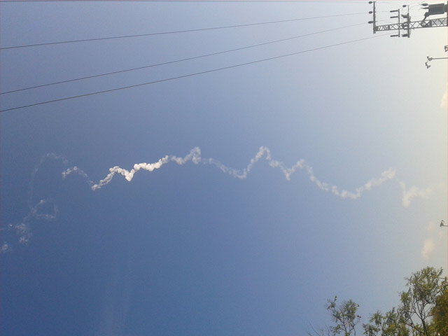 След от запуска ракеты во время испытаний. 5 мая 2015 года