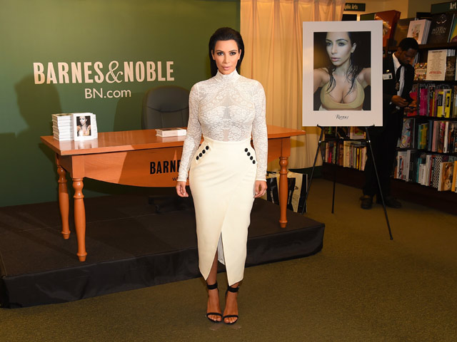 Ким Кардашьян представила книгу фотографий "Selfish". Нью-Йорк, 5 мая 2015 года