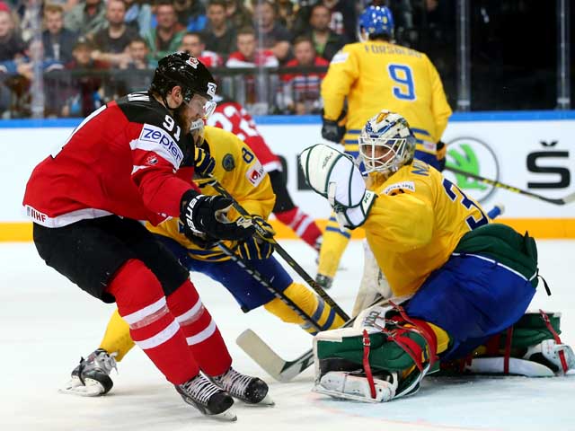 Битва хоккейных гигантов: проигрывая 0:3, канадцы победили шведов