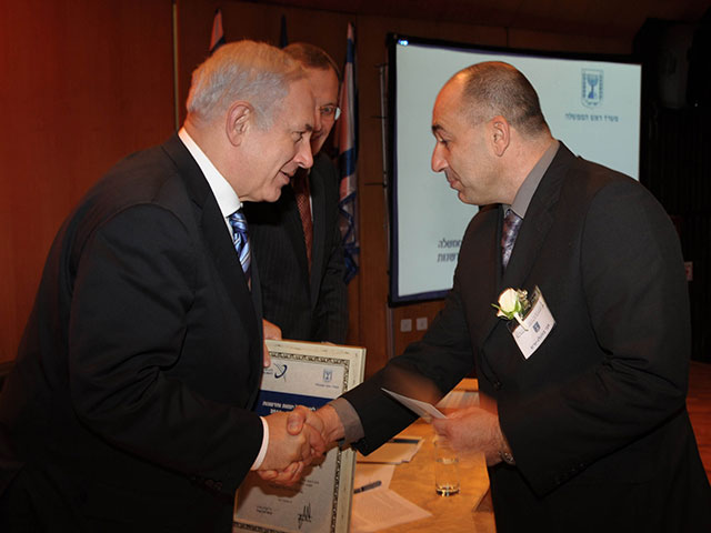 Основатель компании Geomine Ави Бузагло-Йореш получает Премию премьер-министра за инициативу и инновации. 2011 год