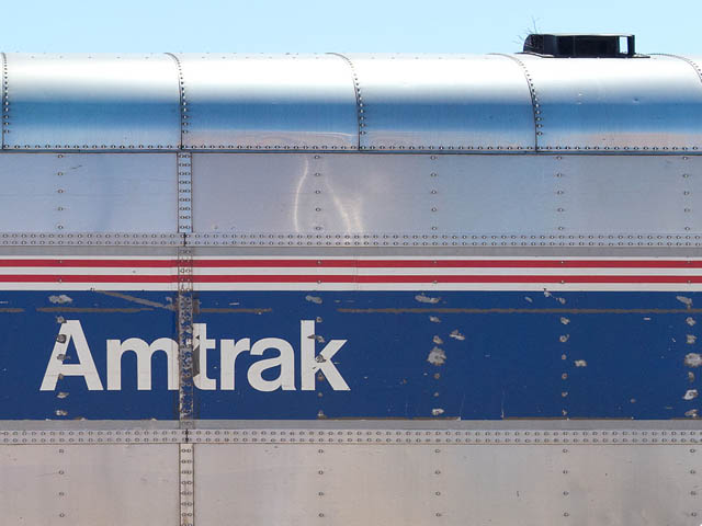 Вечером во вторник поезд компании Amtrak (номер 188) сошел с рельсов к северу от Филадельфии (штат Пенсильвания, США). Опрокинулись восемь из десяти вагонов поезда