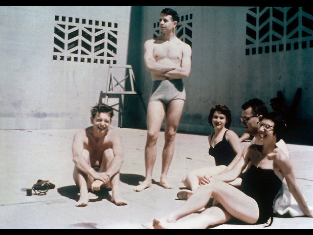 Джон Нэш (второй слева) и Алисия (третья справа) в Принстоне. 50-е годы
