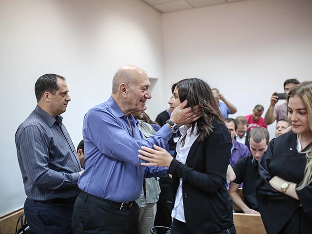 Эхуд Ольмерт в суде. 25 мая 2015 года