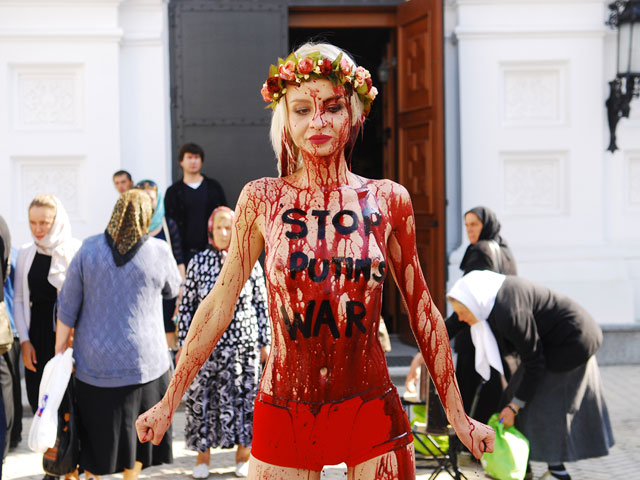 Акция FEMEN на территории Киево-Печерской Лавры. 11 сентября 2014 года 