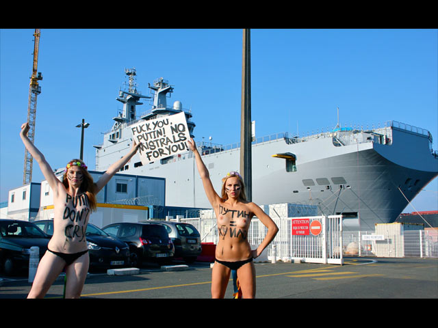 Акция FEMEN на территории порта в Бретани (Франция). 10 сентября 2014 года