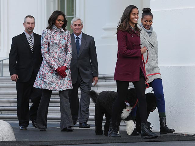 Мишель Обама с дочерьми Малией и Сашей