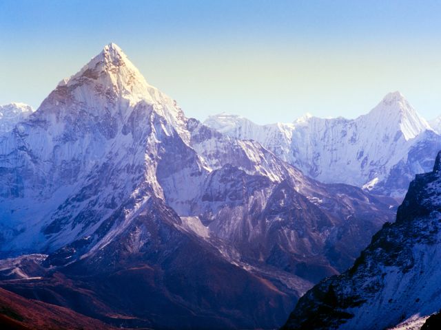 19 российских альпинистов на Эвересте не выходят на связь