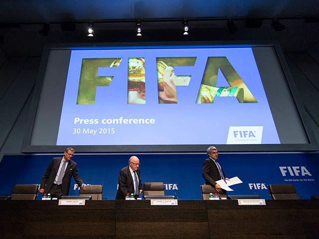 Президент FIFA Зепп Блаттер подал в отставку  