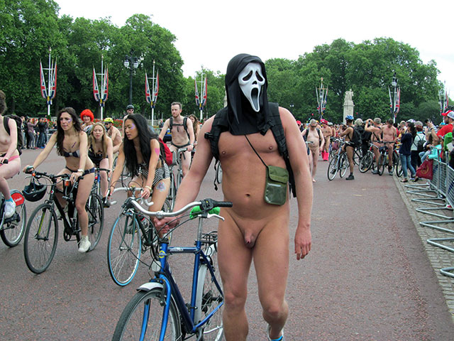 Голый велопробег в Лондоне. 13 июня 2015 года